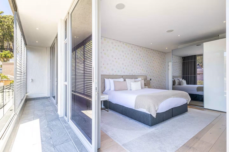 5 Bedroom Property for Sale in Fresnaye Western Cape